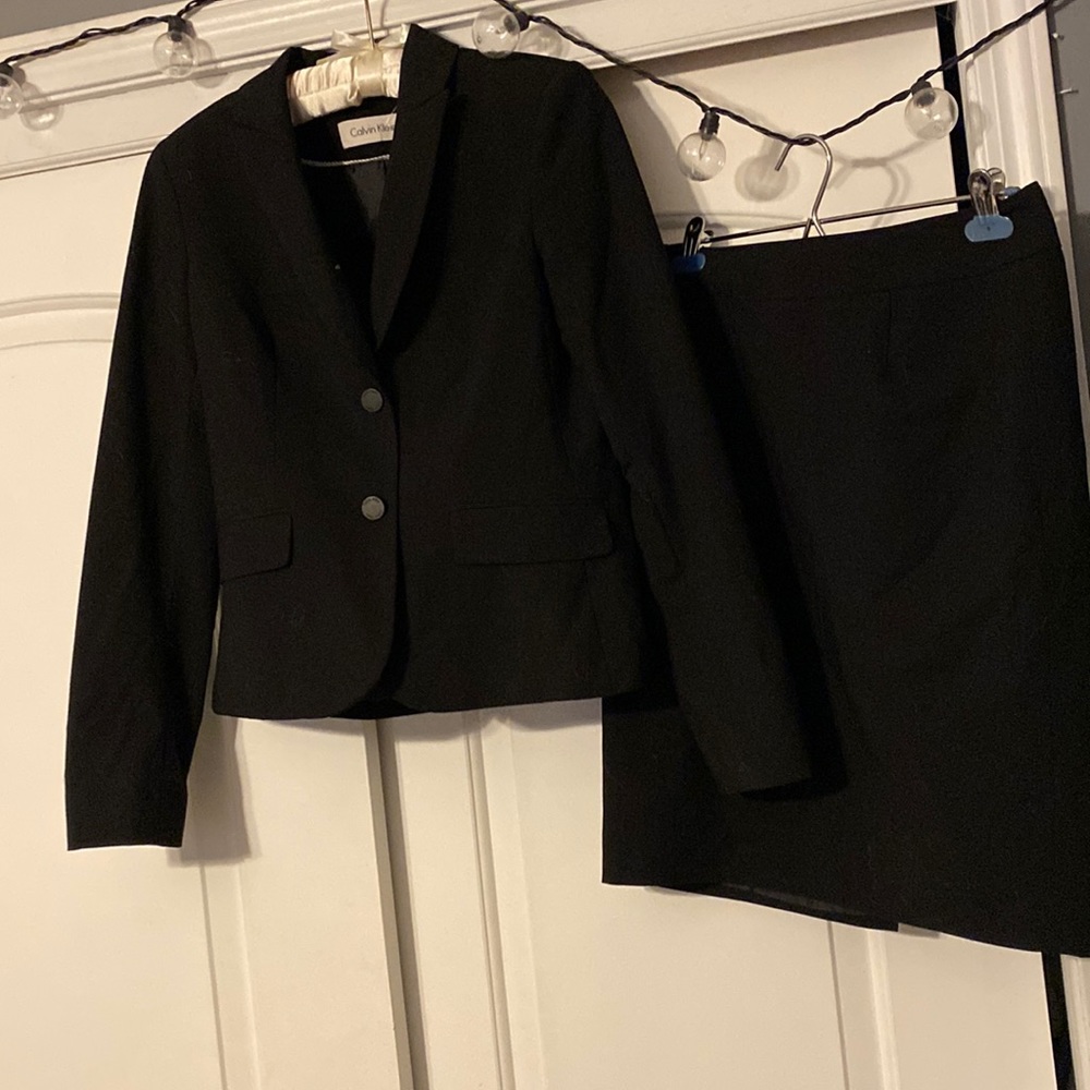 Woman’s size 2 Calvin Klein 2 piece business suit